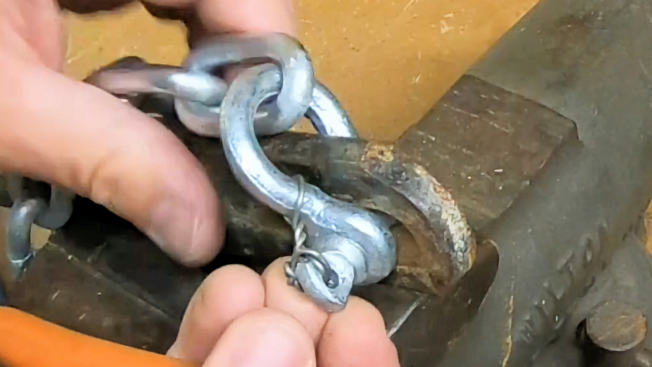 How to Mouse an Anchor Shackle